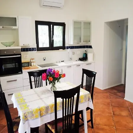 Apartment Gemuetliches Kleines Haus Mit Klimaanlage, Wifi Und Entspannender Terrasse Buzinija
