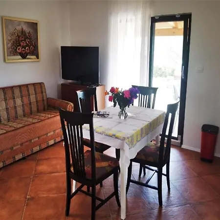 Gemuetliches Kleines Haus Mit Klimaanlage, Wifi Und Entspannender Terrasse Buzinija