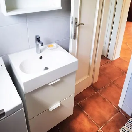 Gemuetliches Kleines Haus Mit Klimaanlage, Wifi Und Entspannender Terrasse Apartment *
