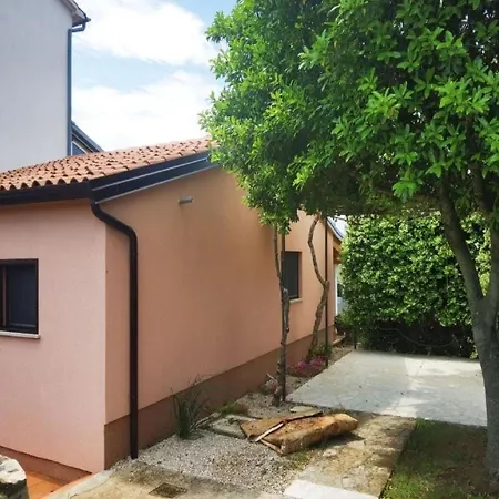 Gemuetliches Kleines Haus Mit Klimaanlage, Wifi Und Entspannender Terrasse *